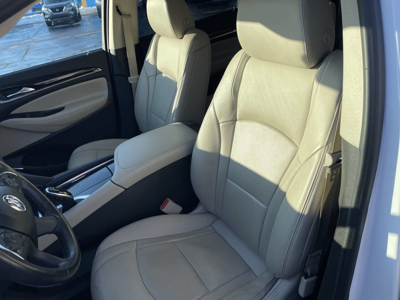 Used 2021 Buick Enclave Essence image 3