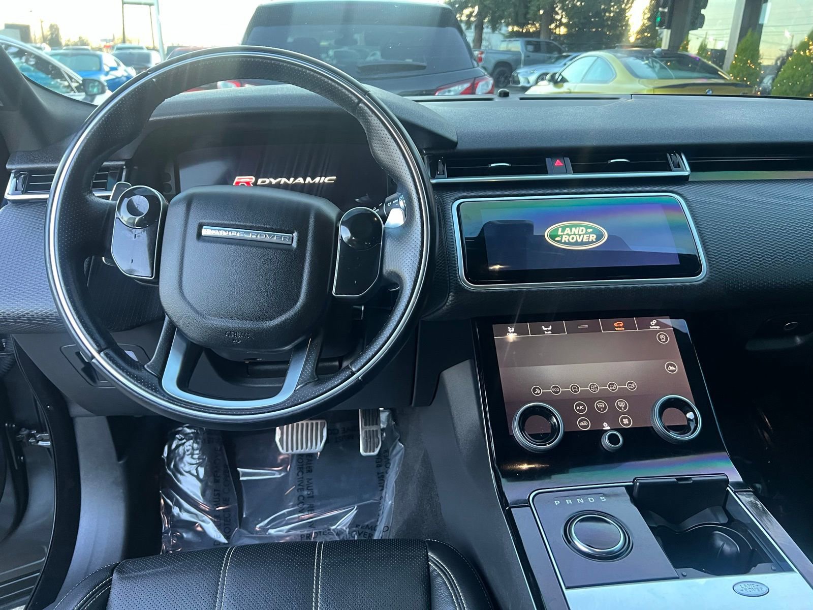 Used 2019 Land Rover Range Rover Velar R-Dynamic SE image 32