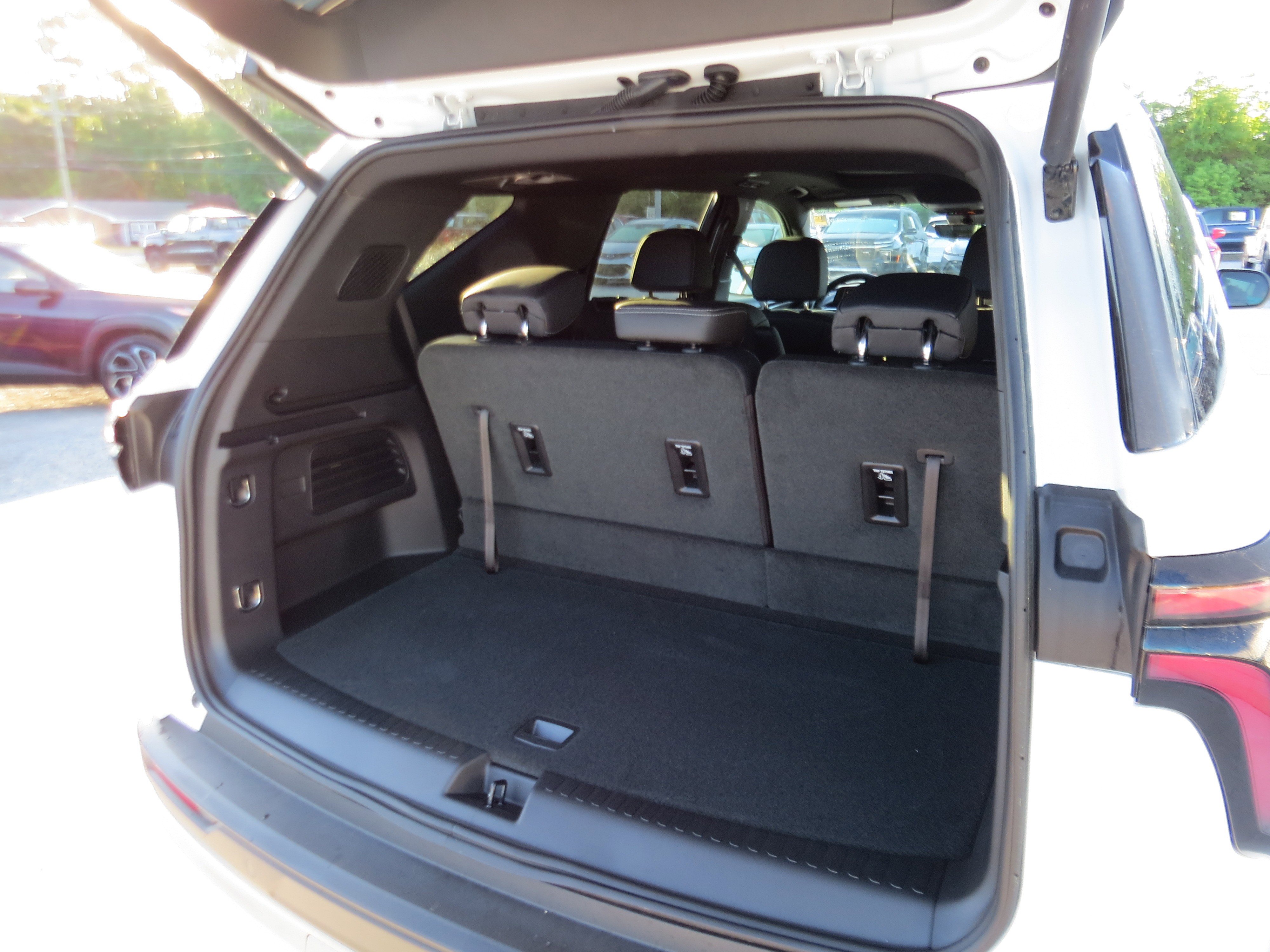 New 2026 Chevrolet Traverse LT w/ Sun and Wheel Package FWD image 10