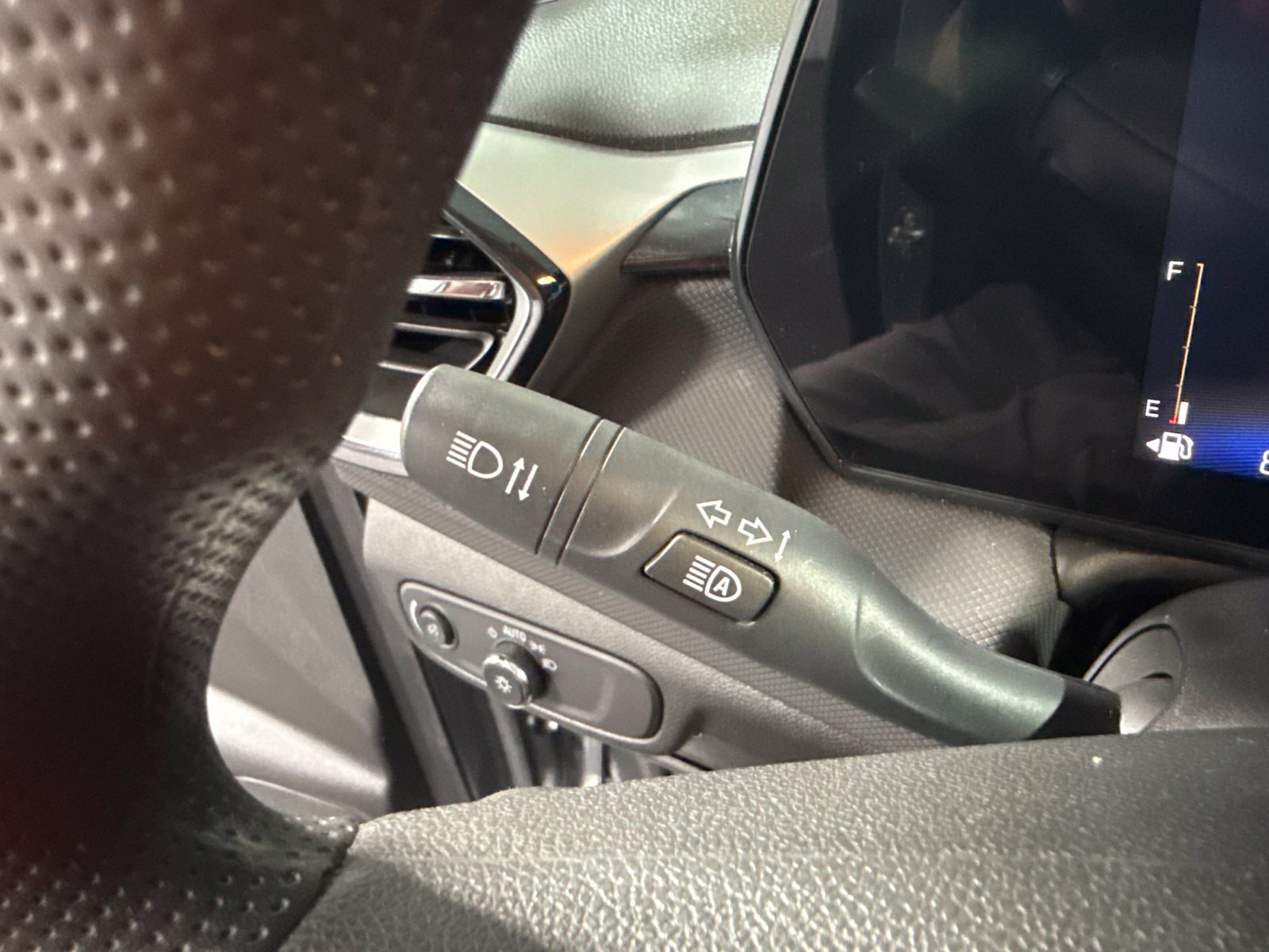 Used 2025 Chevrolet TrailBlazer LT AWD/4WD image 36