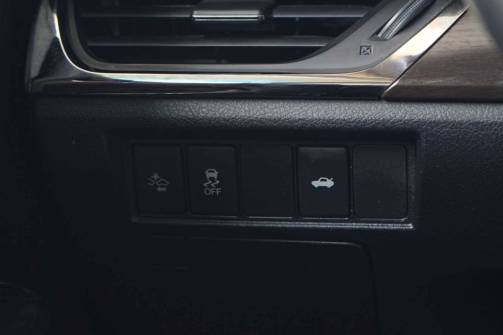 Used 2018 Toyota Avalon XLE FWD image 25