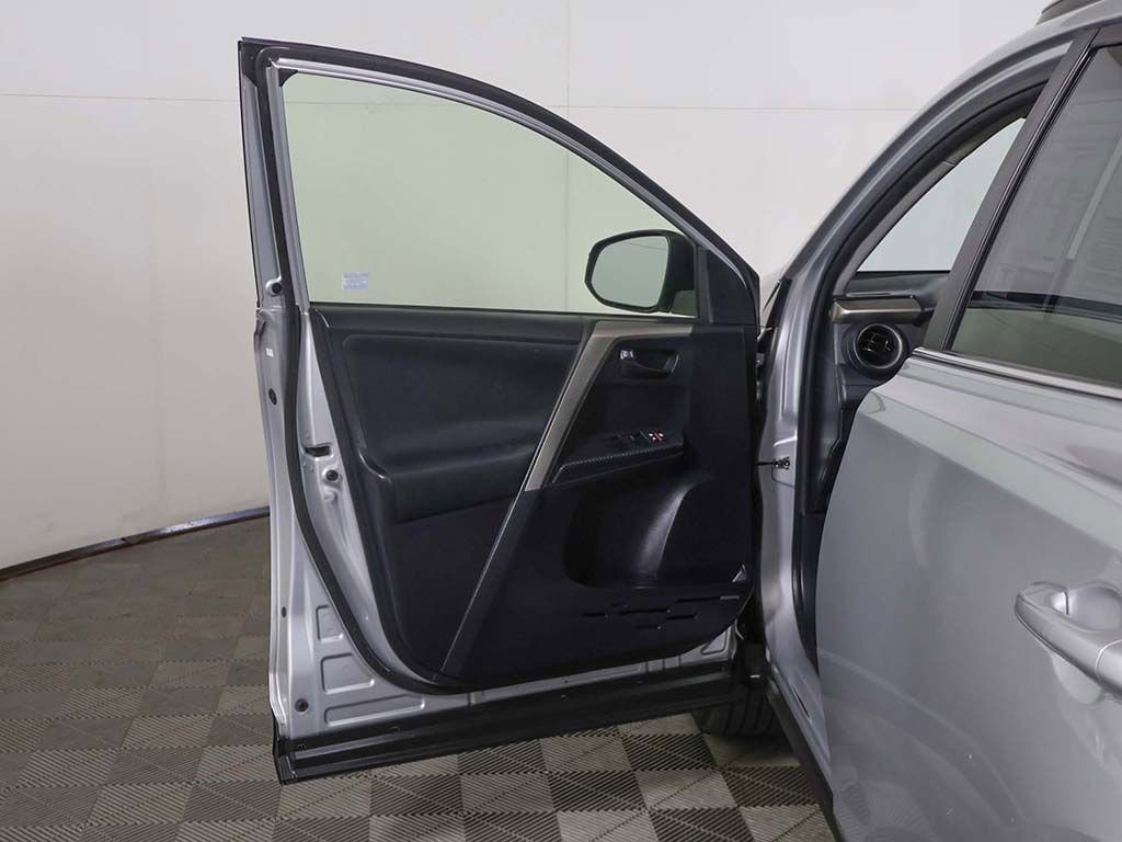 Used 2015 Toyota RAV4 LE AWD/4WD image 15
