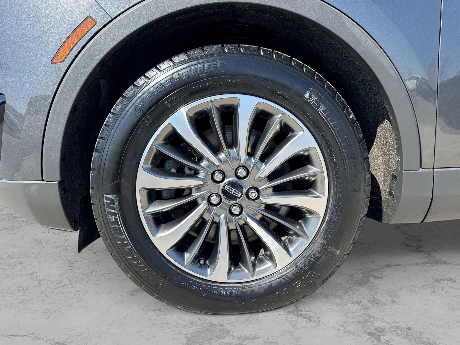 Used 2019 Lincoln Nautilus Select image 13