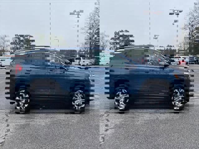 Certified 2024 GMC Terrain SLE w/ Driver Convenience Package image 2