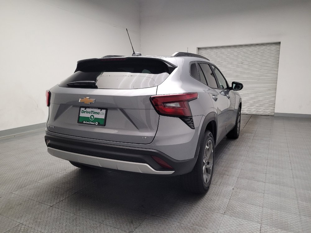 Used 2025 Chevrolet Trax LT FWD image 7