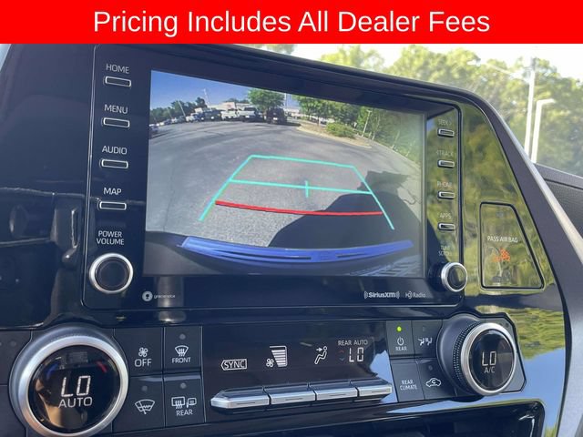 Used 2022 Toyota Highlander XLE AWD/4WD image 38