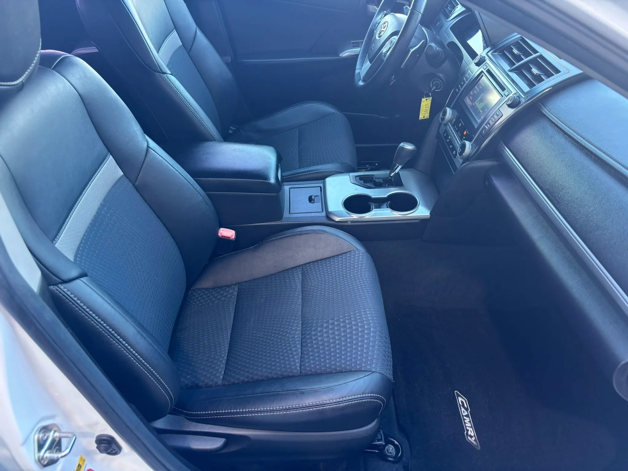 Used 2014 Toyota Camry SE FWD image 12
