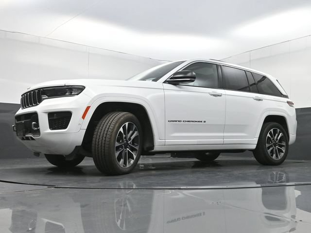 Used 2024 Jeep Grand Cherokee Overland w/ Trailer Tow Package AWD/4WD image 28