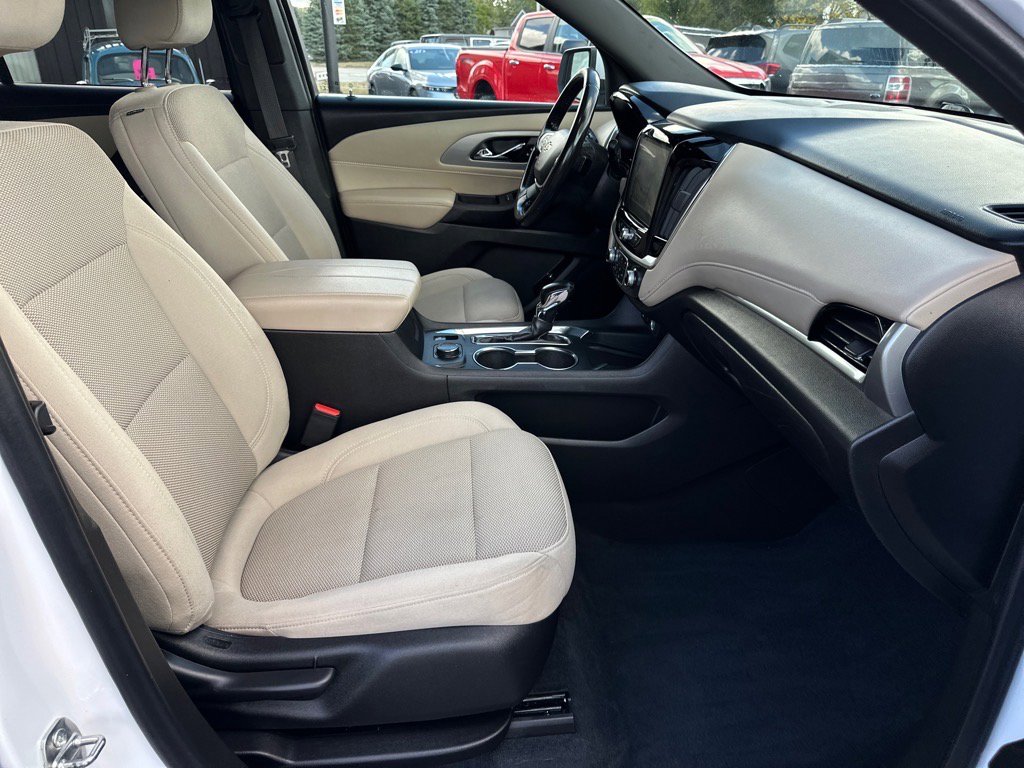 Used 2022 Chevrolet Traverse LT image 21