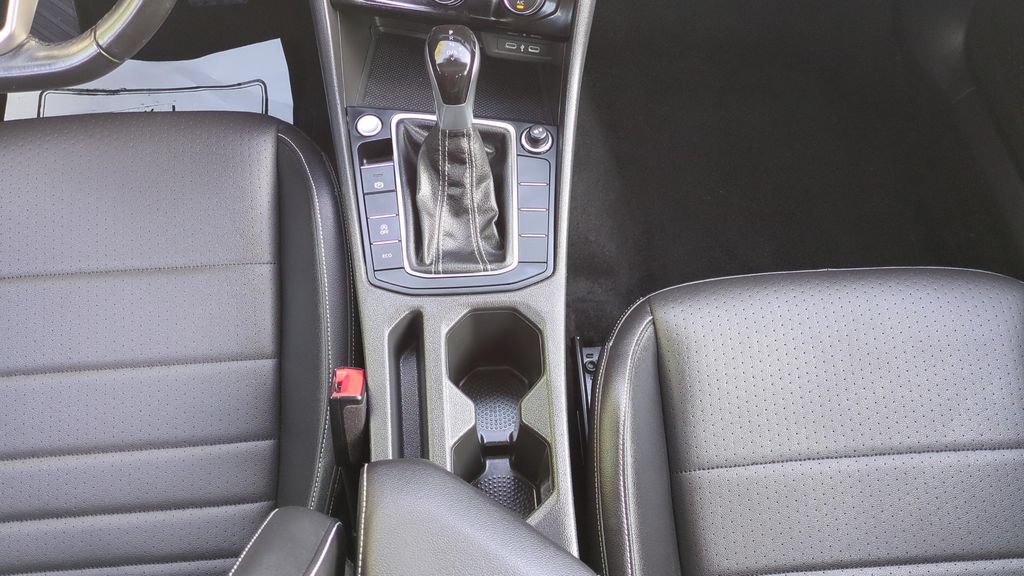 Used 2024 Volkswagen Jetta SE FWD image 14