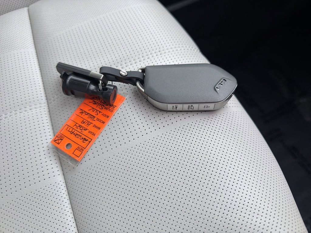 Used 2024 Kia Telluride EX w/ EX Captain's Chair Package image 37