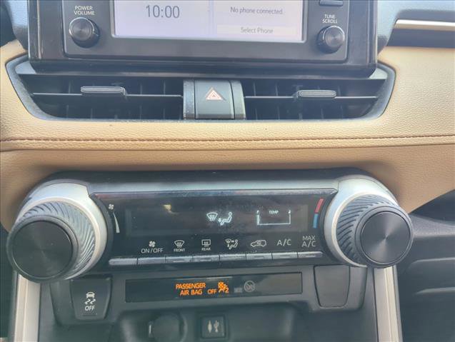 Used 2019 Toyota RAV4 LE image 6