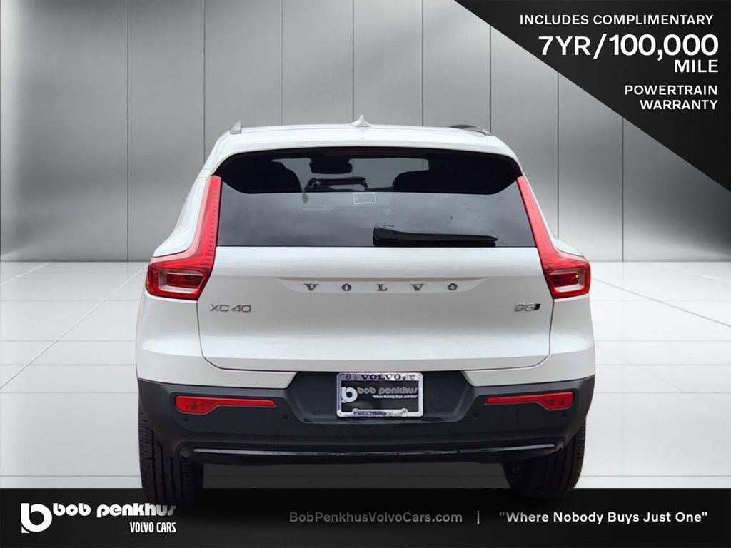 New 2026 Volvo XC40 B5 Core w/ Climate Package image 25