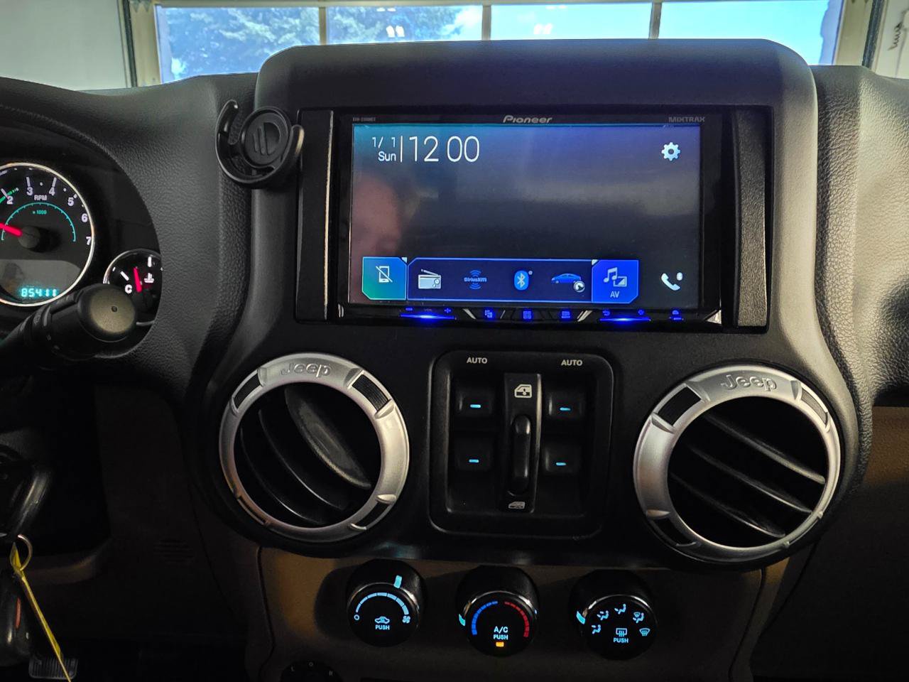 Used 2012 Jeep Wrangler Unlimited Sahara w/ Max Tow Pkg AWD/4WD image 28