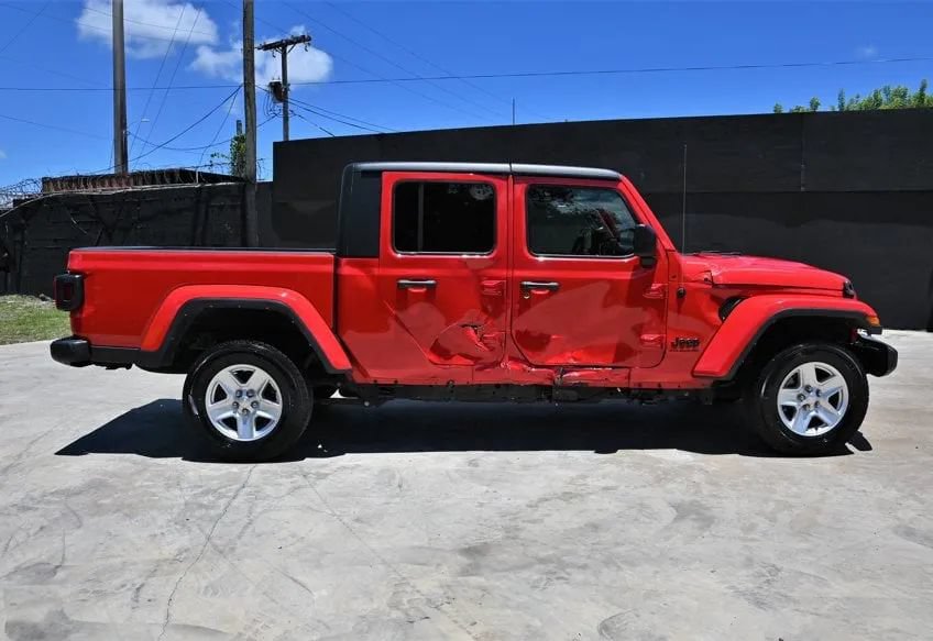 Used 2023 Jeep Gladiator Sport AWD/4WD image 6