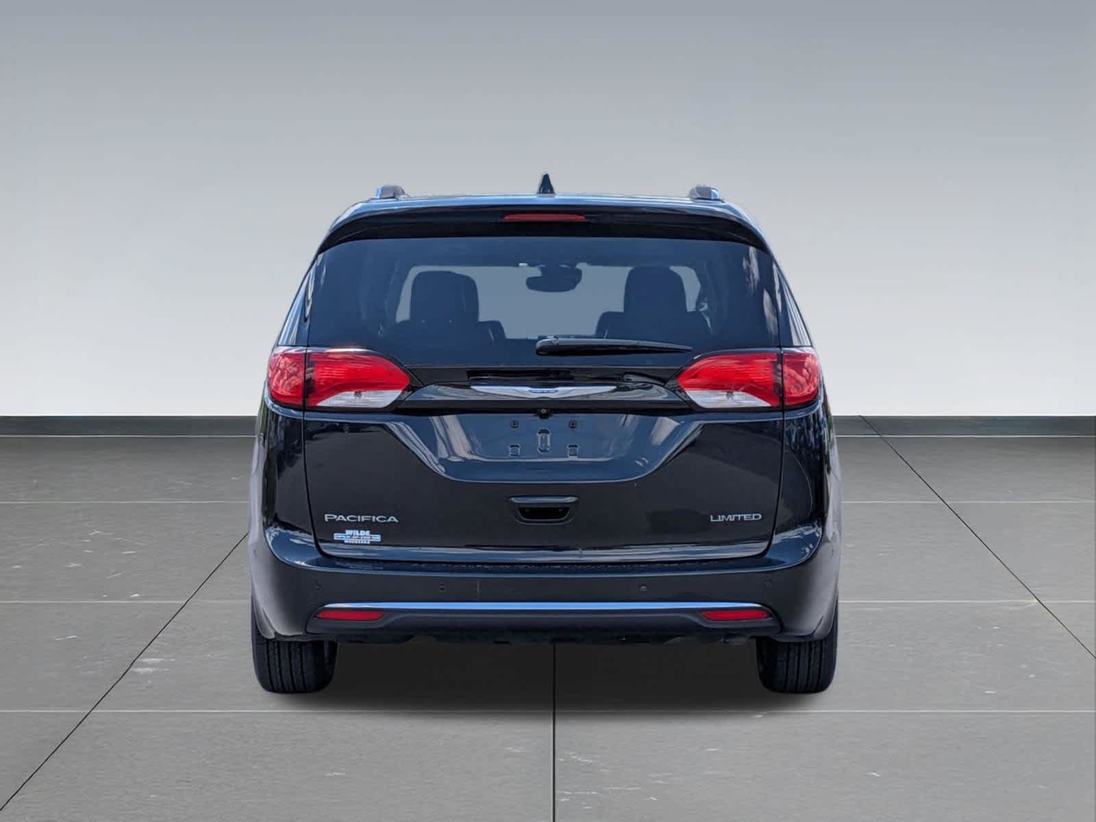 Used 2020 Chrysler Pacifica Limited w/ Advanced Safetytec Group FWD image 4