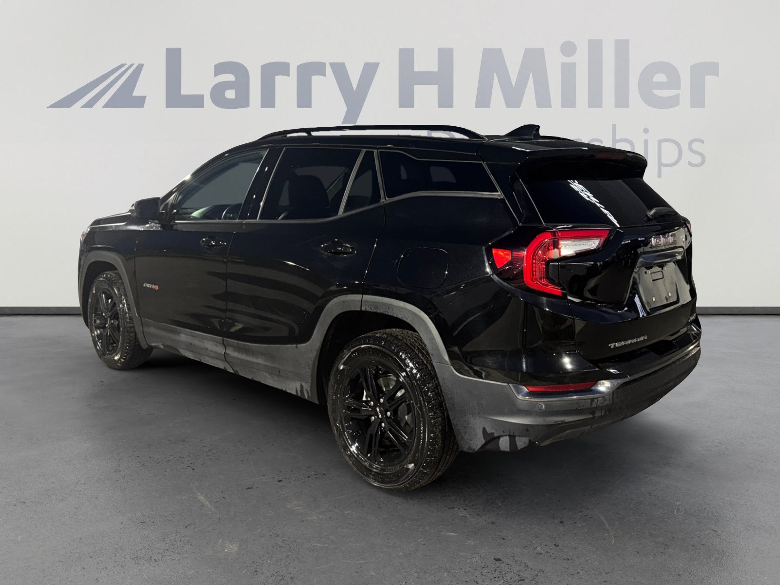 Used 2024 GMC Terrain AT4 AWD/4WD image 3