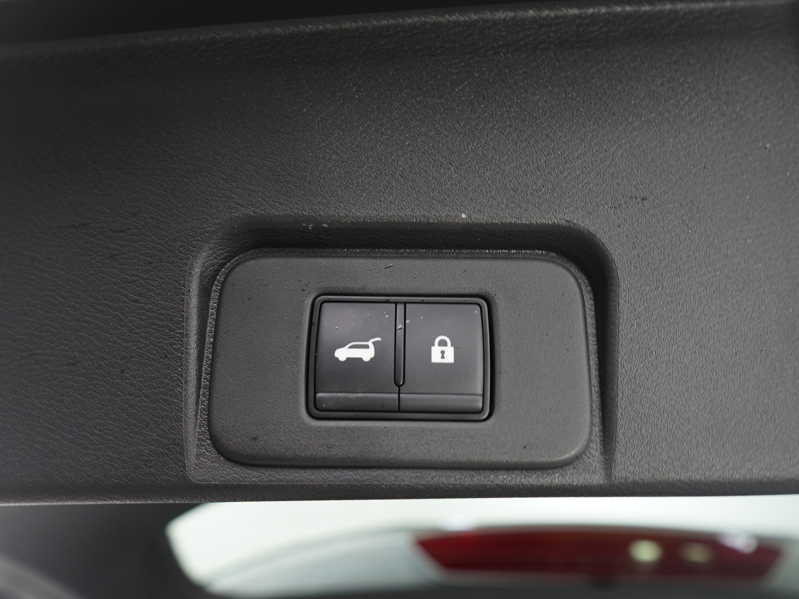 Used 2025 Nissan Rogue SV image 21