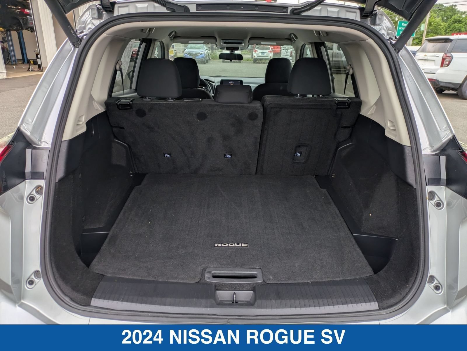 Used 2024 Nissan Rogue SV AWD/4WD image 32