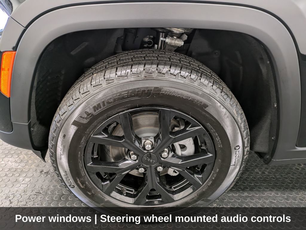 Used 2025 Jeep Grand Cherokee Altitude image 9
