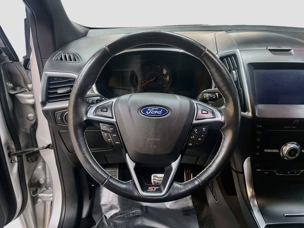 Used 2019 Ford Edge ST w/ Cold Weather Package AWD/4WD image 11