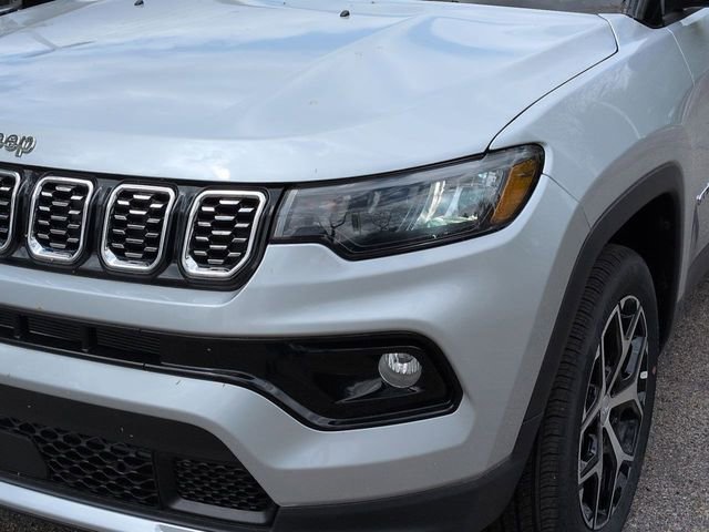 Used 2024 Jeep Compass Limited w/ Sun and Sound Group AWD/4WD image 9