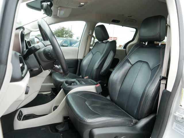 Used 2017 Chrysler Pacifica Premium FWD image 15