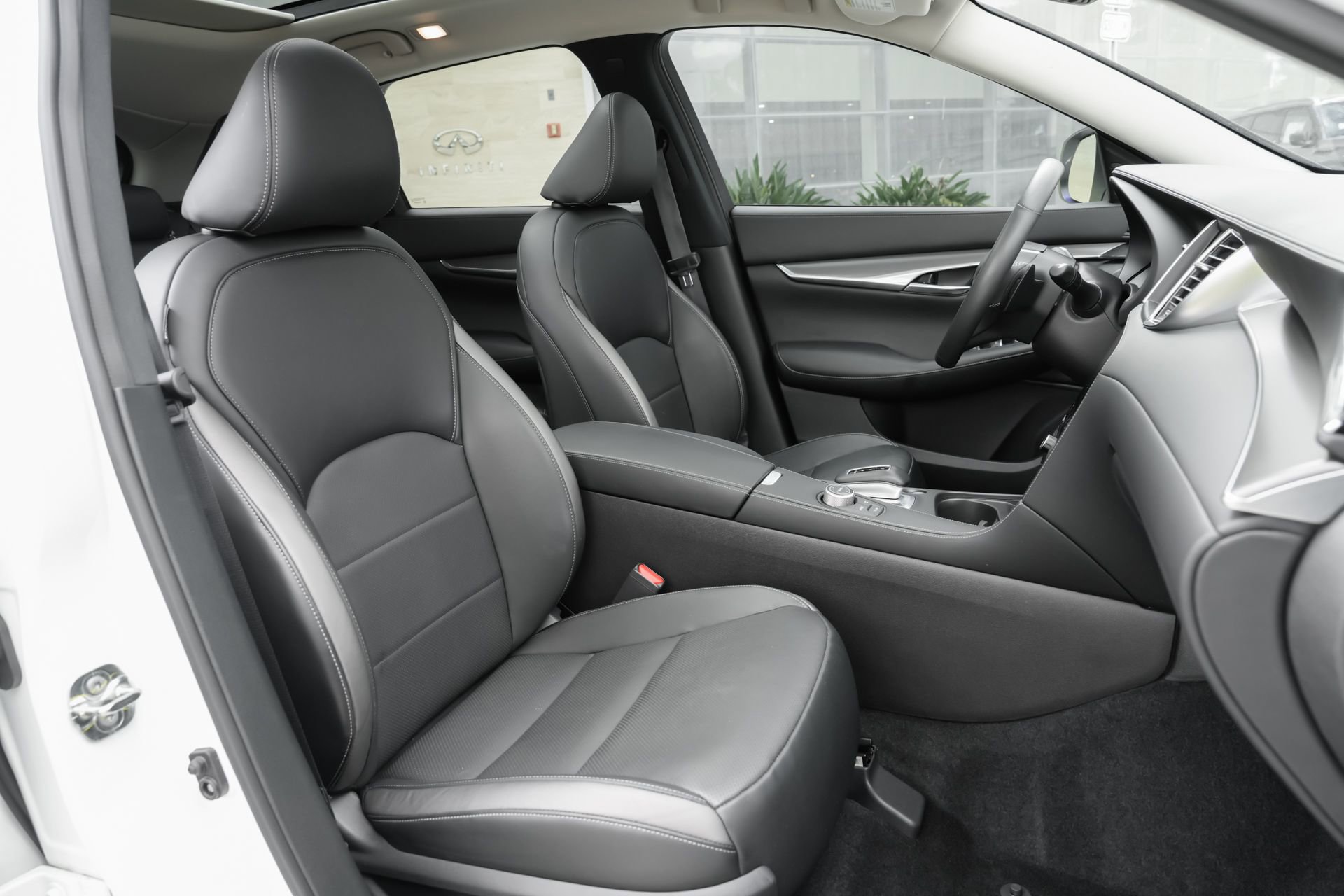 Certified 2023 INFINITI QX50 Luxe FWD image 39