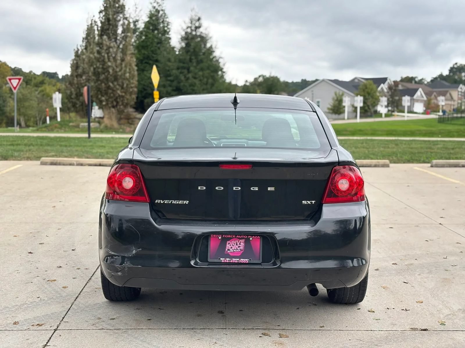 Used 2012 Dodge Avenger SXT FWD image 6
