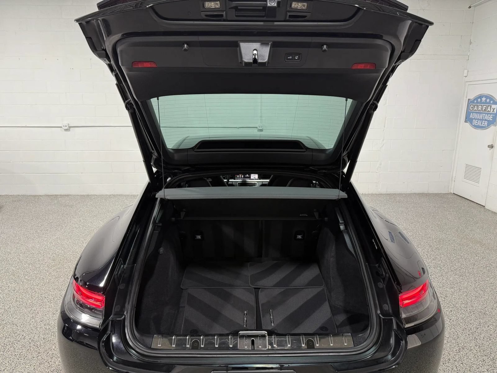 Used 2023 Porsche Panamera 4 Platinum Edition AWD/4WD image 70