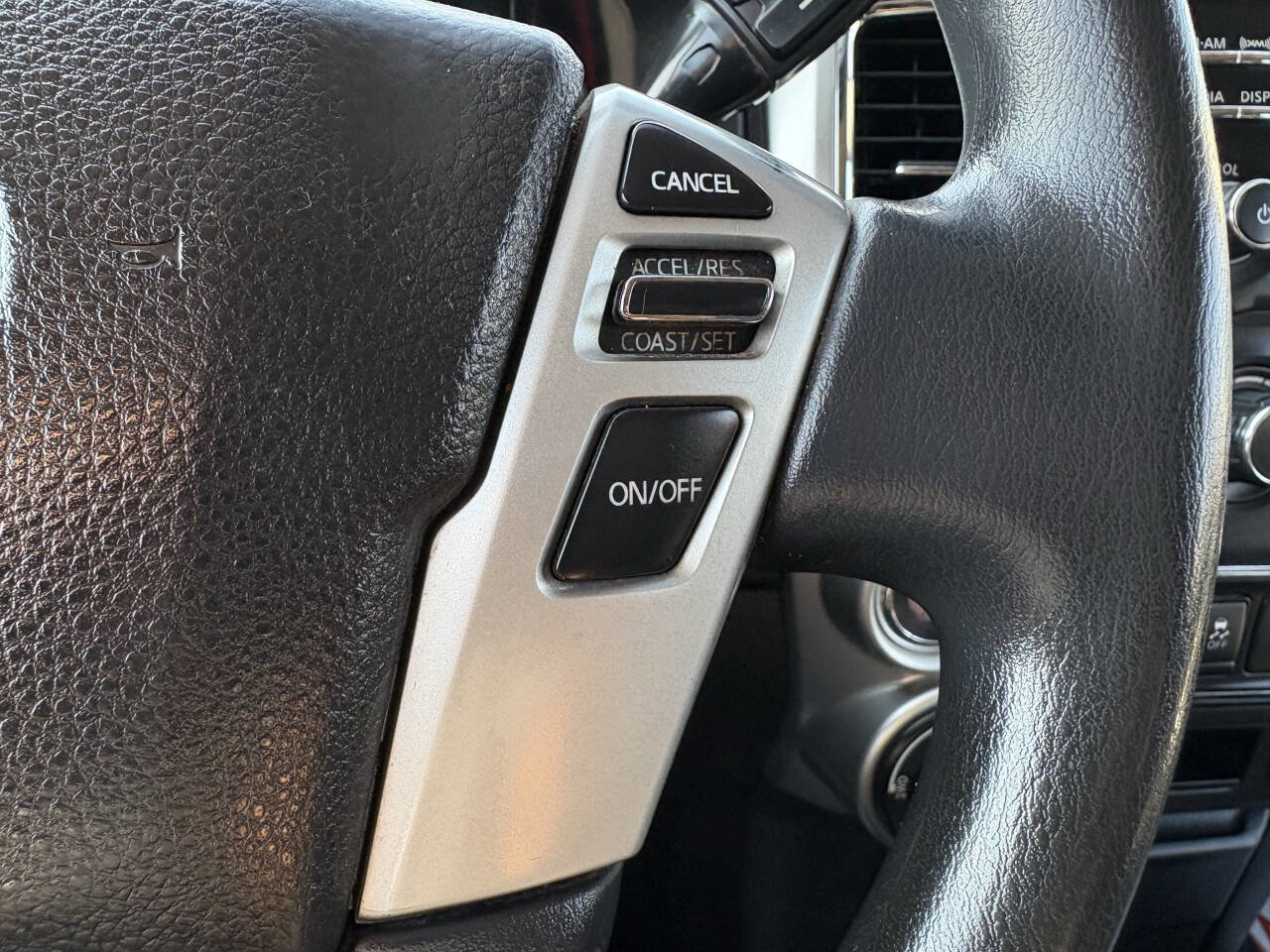 Used 2018 Nissan Titan SV image 32