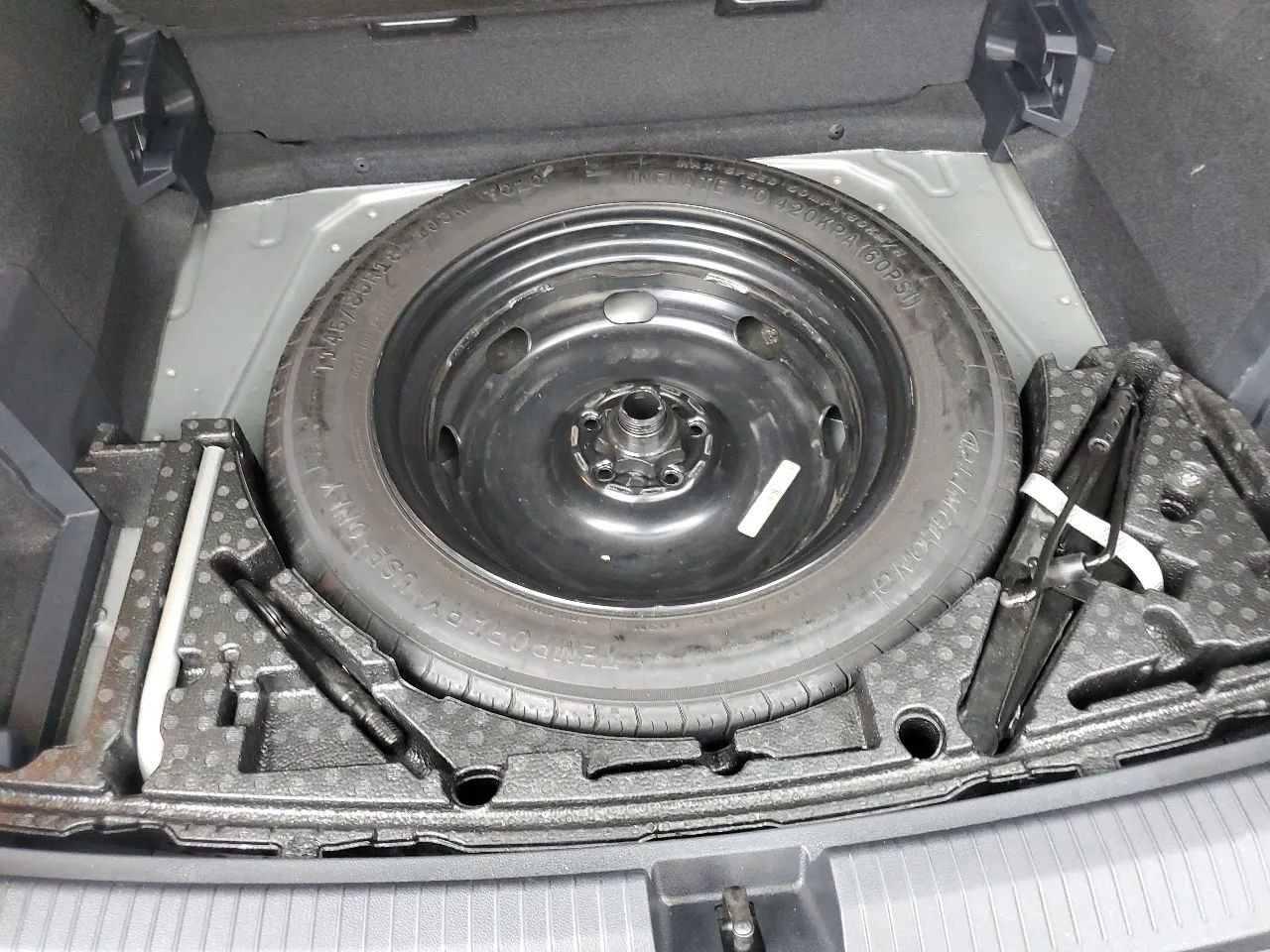 Used 2019 Volkswagen Tiguan S image 38