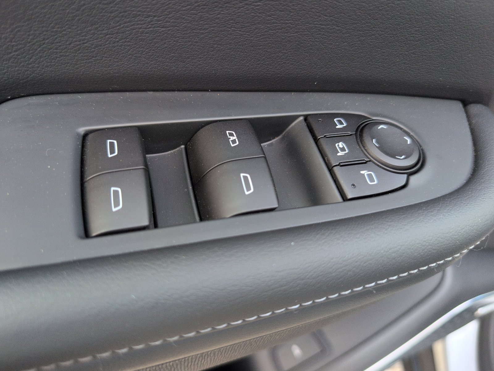 Used 2025 Buick Enclave Preferred image 17