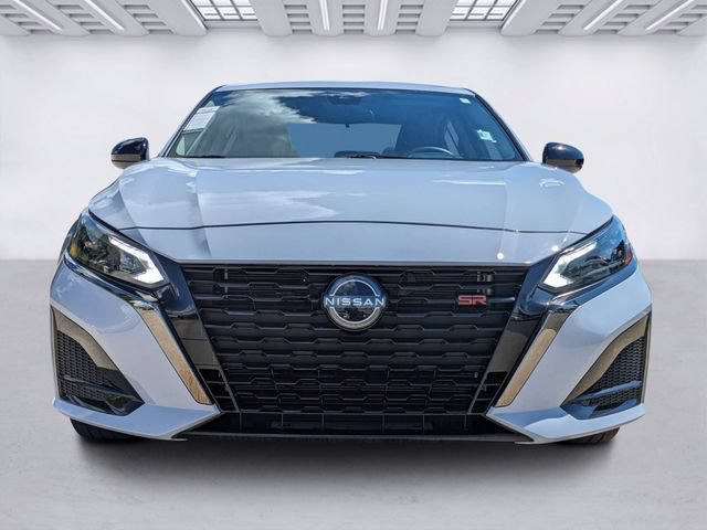 Used 2024 Nissan Altima 2.5 SR w/ SR Premium Package FWD image 2