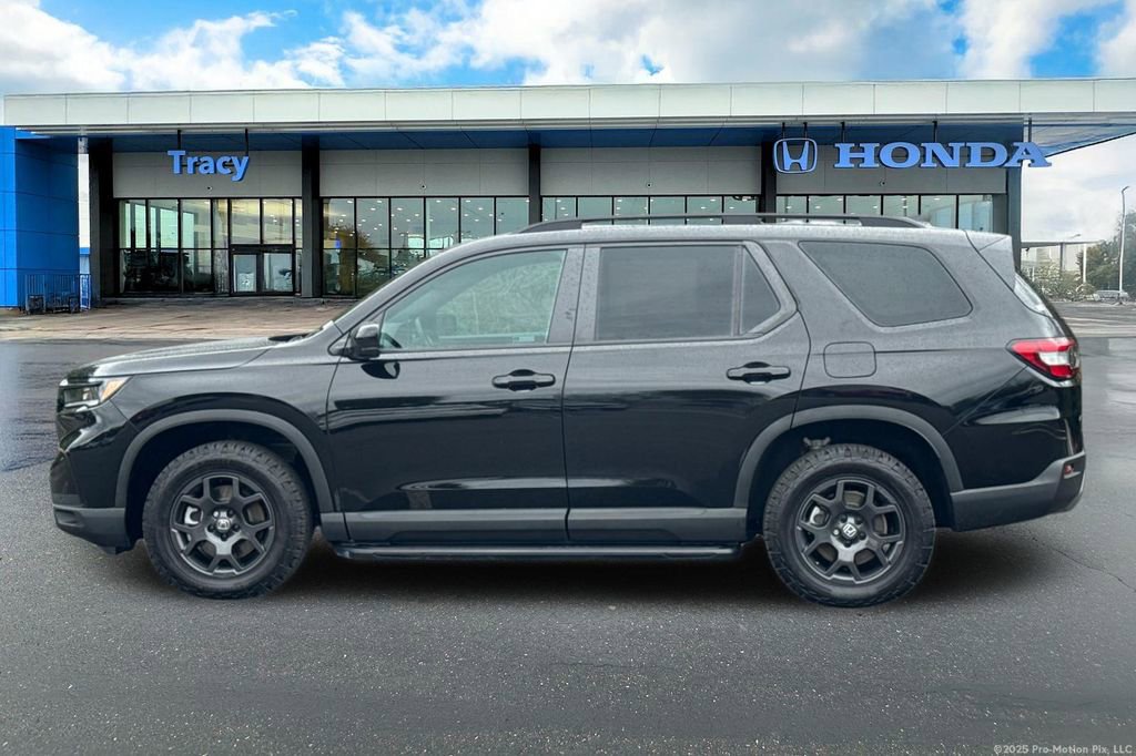Certified 2025 Honda Pilot TrailSport image 11