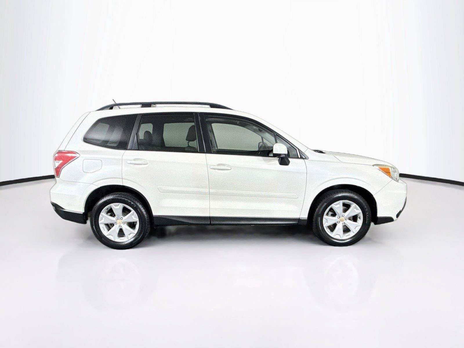 Used 2015 Subaru Forester 2.5i Premium AWD/4WD image 10