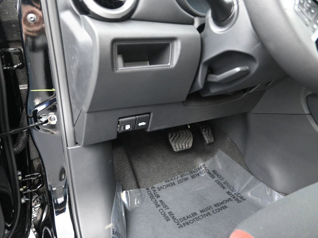 New 2025 Nissan Versa SR w/ Trunk Package FWD image 12