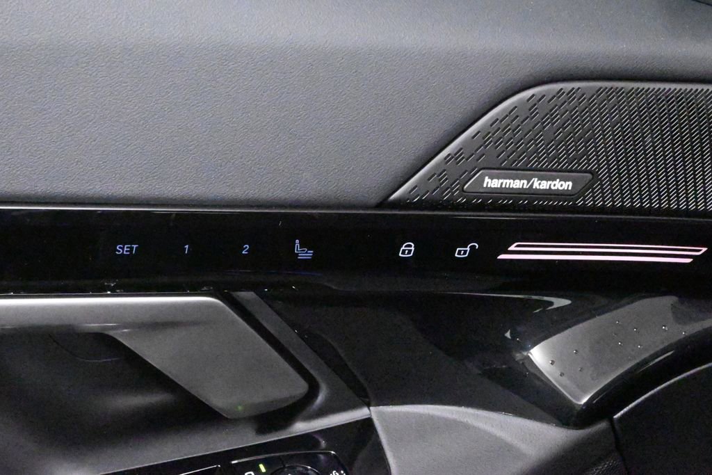 Used 2026 BMW 530i xDrive w/ Premium Package image 30