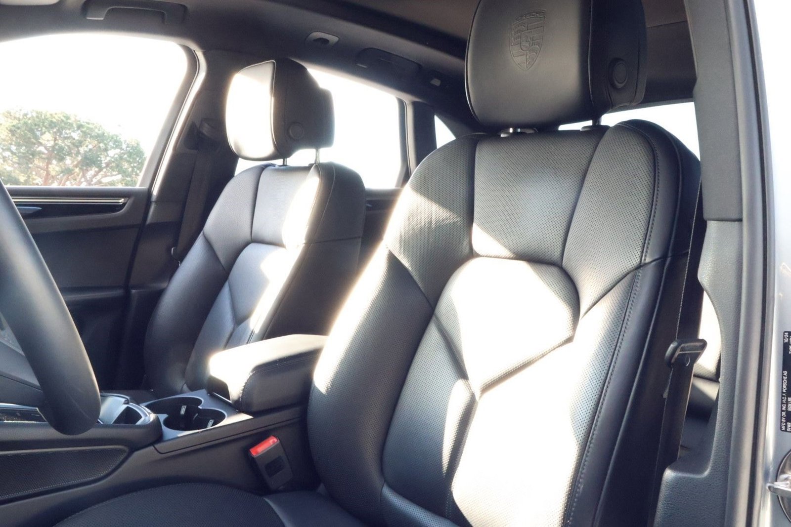 Certified 2025 Porsche Macan image 5