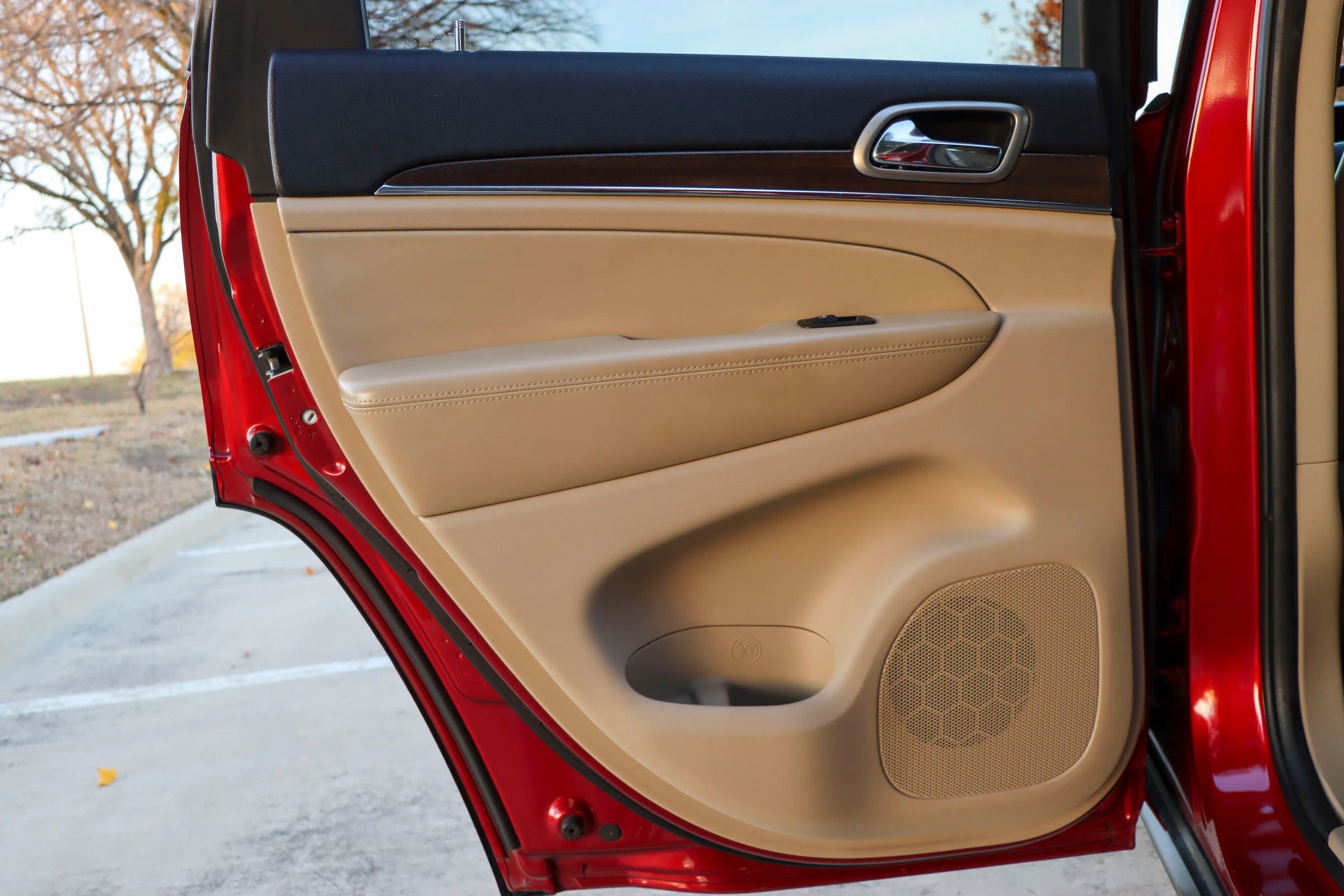 Used 2014 Jeep Grand Cherokee Limited image 11