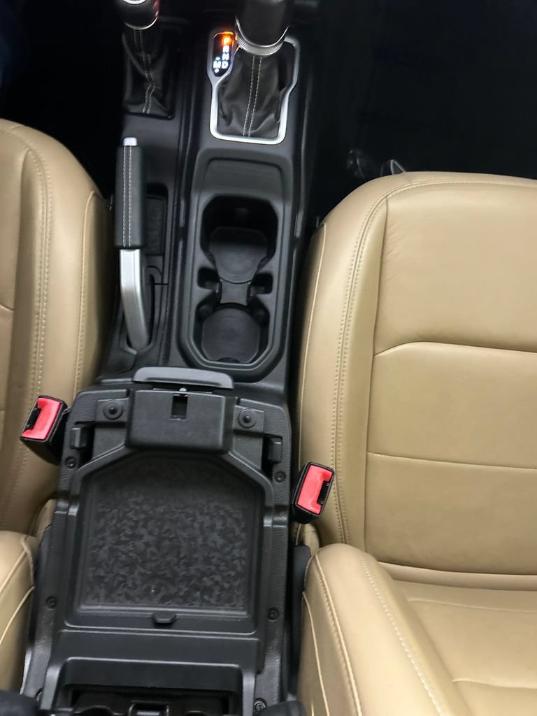 Used 2018 Jeep Wrangler Unlimited Sahara AWD/4WD image 15