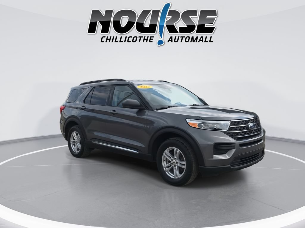 Used 2023 Ford Explorer XLT AWD/4WD image 2