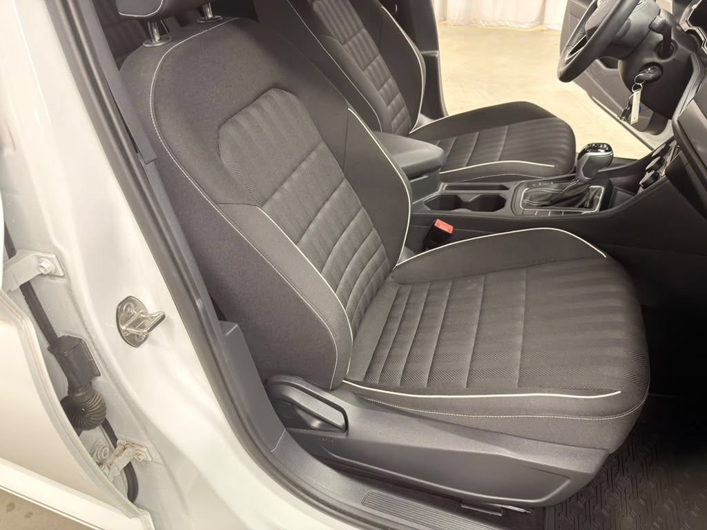 Used 2023 Volkswagen Jetta Sport FWD image 39