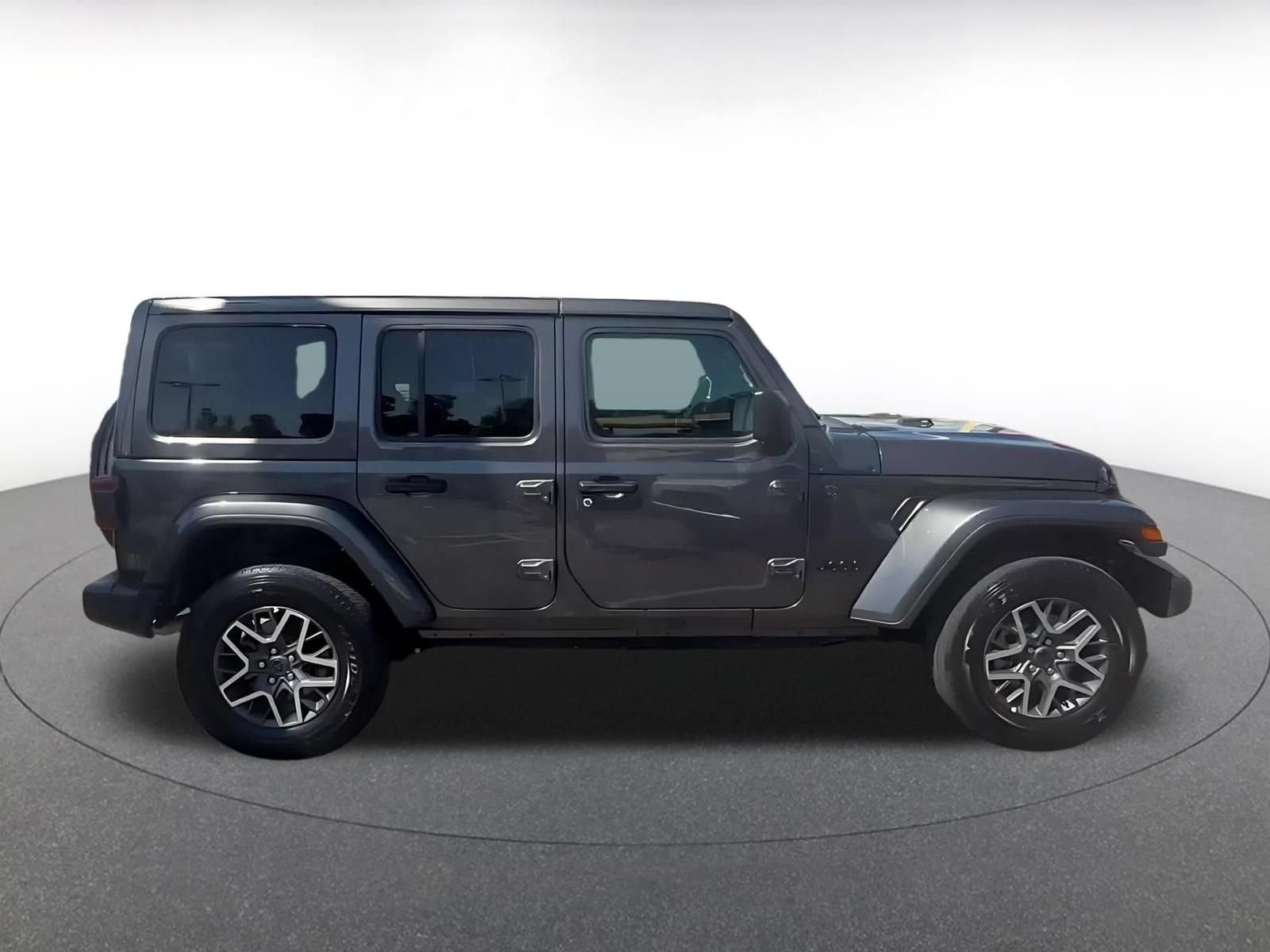 Used 2025 Jeep Wrangler Unlimited Sahara AWD/4WD image 14