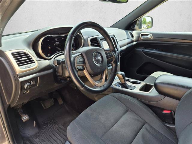 Used 2017 Jeep Grand Cherokee Laredo w/ Quick Order Package 2BE RWD image 10