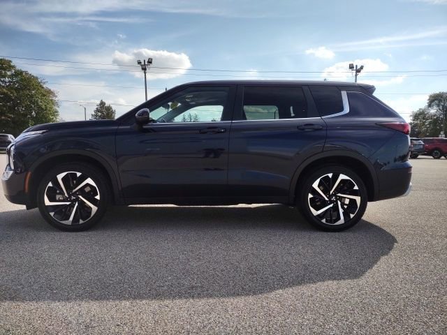 Used 2024 Mitsubishi Outlander FWD image 3