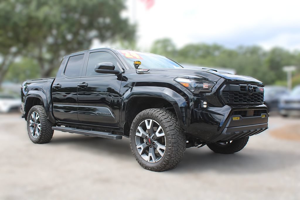 Used 2024 Toyota Tacoma TRD Sport AWD/4WD image 3