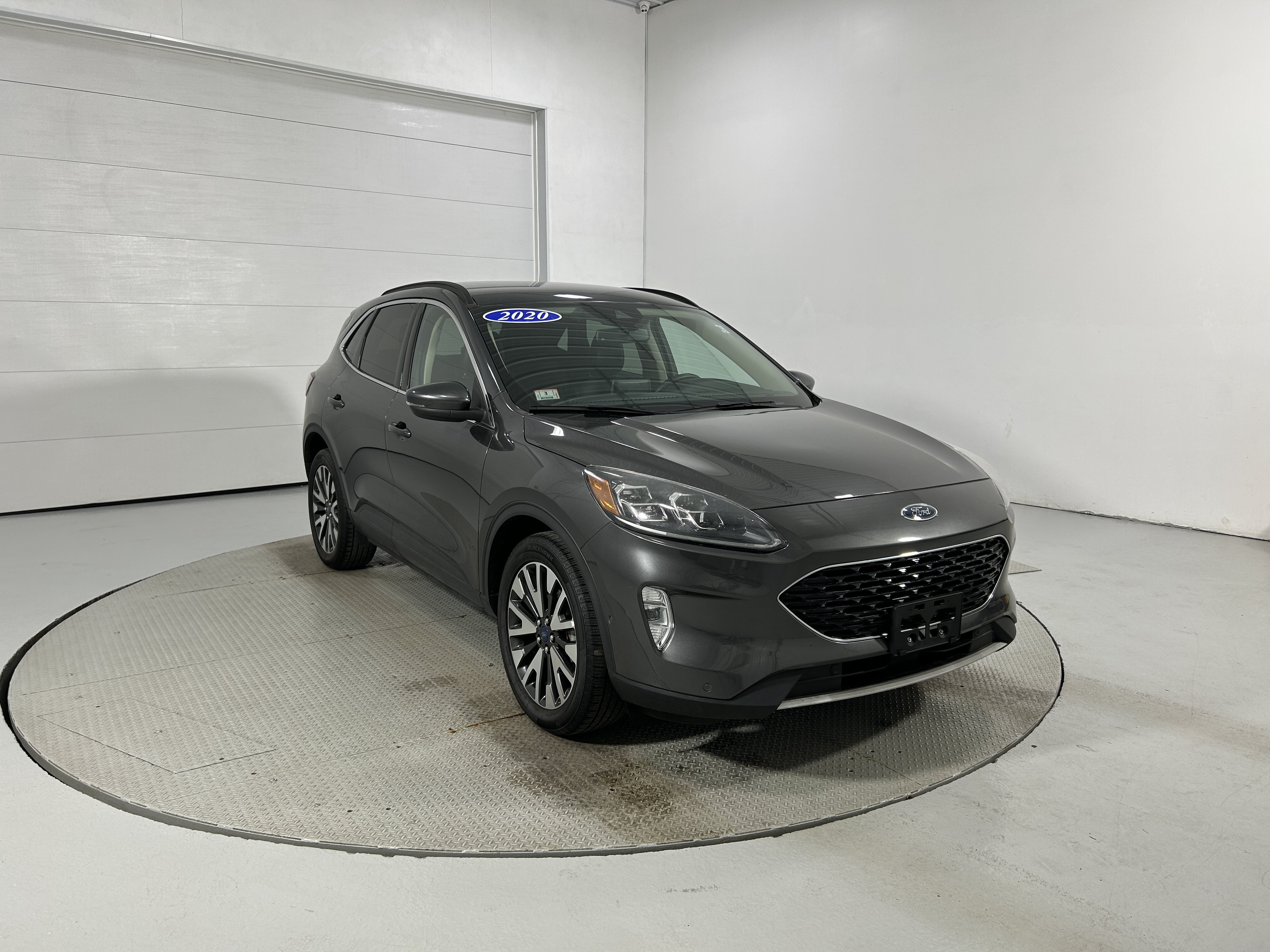 Used 2020 Ford Escape Titanium AWD/4WD image 2