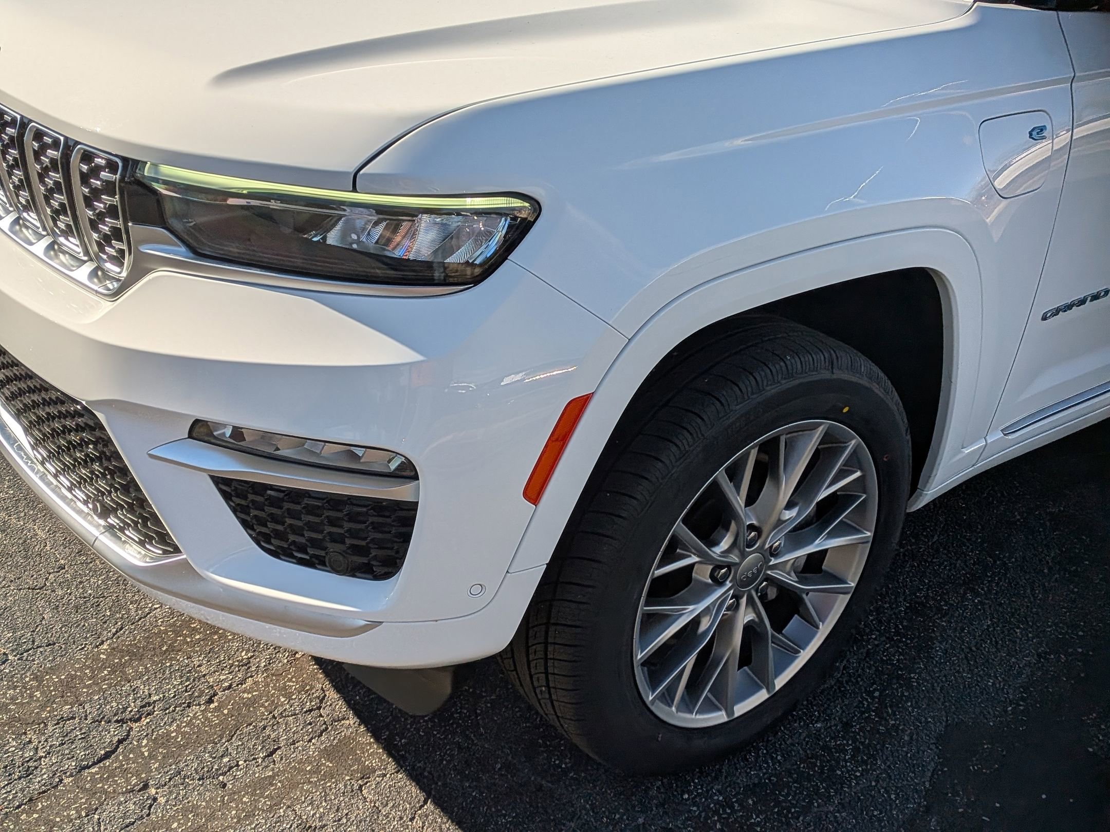 Used 2022 Jeep Grand Cherokee Summit image 11