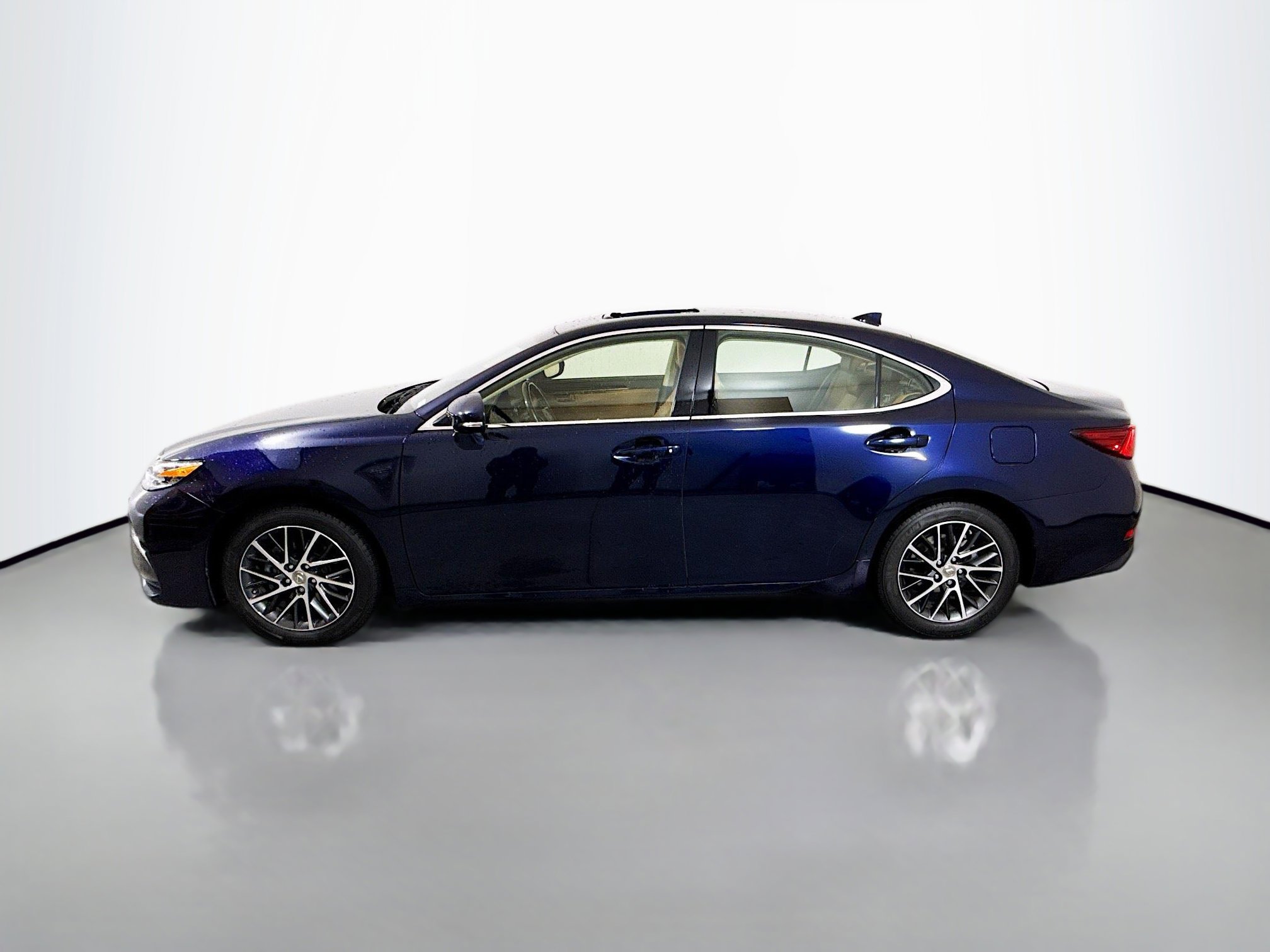Used 2016 Lexus ES 350 w/ Luxury Package w/Wood Trim FWD image 4
